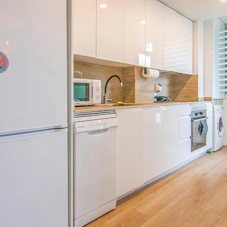 Apartment 3 Bedroom Beautiful In *